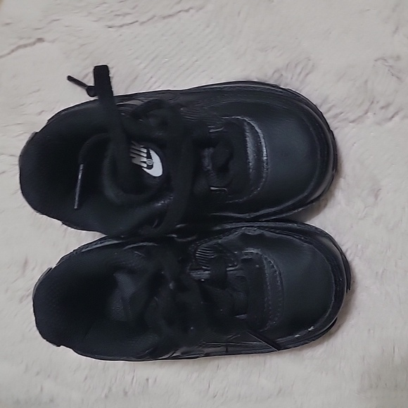 Little kids Nike  sneakers, size 5C Black used - Picture 3 of 4